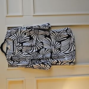 Women's tunic length, 3/4 zip, 3/4sleeve, blouse